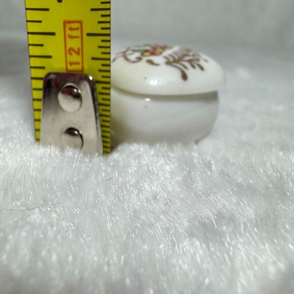 MiniatureVintage Heart-Shaped Ceramic Trinket Box With Gold Red Floral Design - Picture 7 of 8